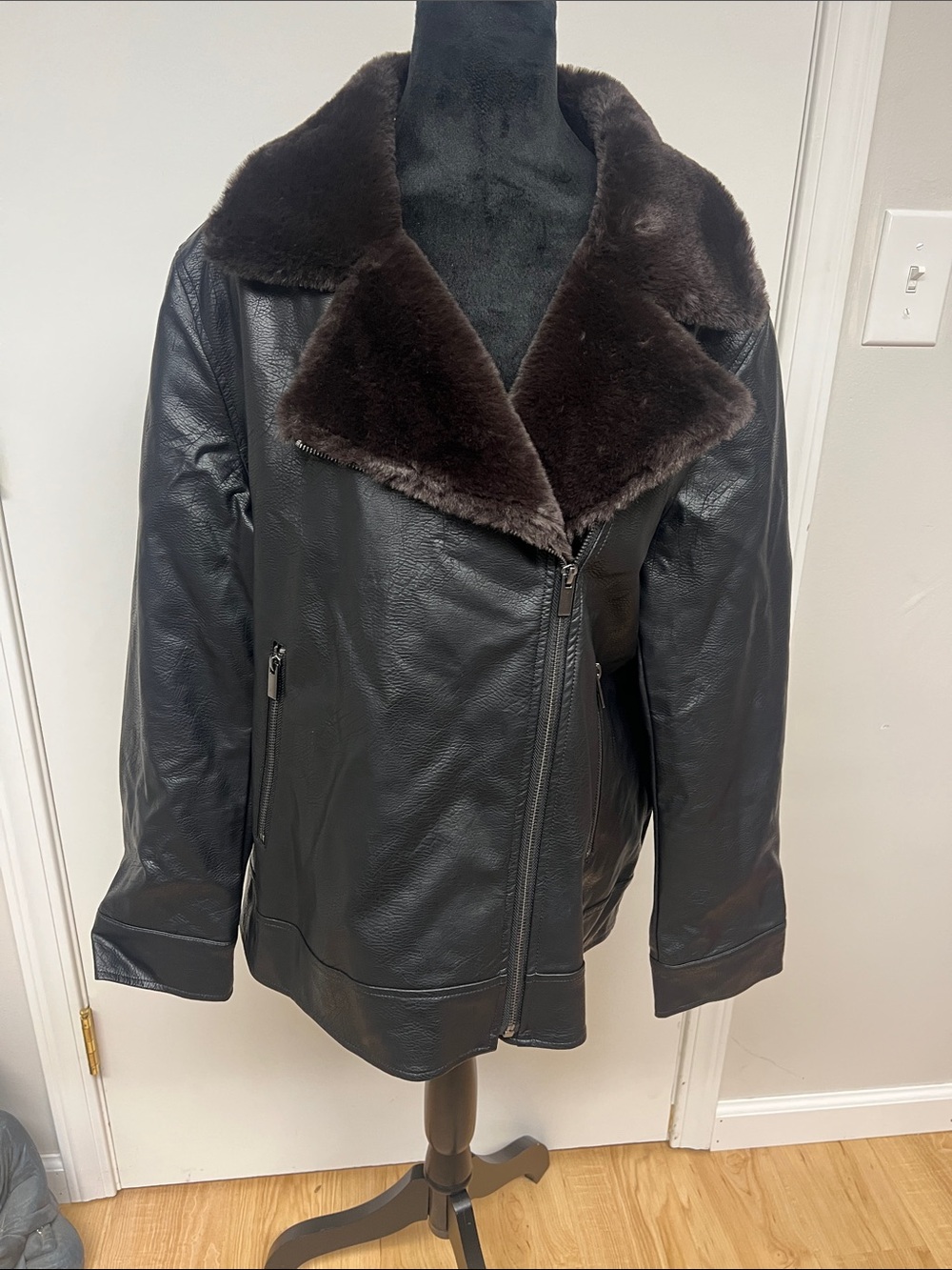 Simply Vera Vera Wang Black Faux Leather Jacket with Dark Brown Fur Collar